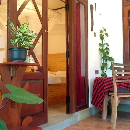 Wingate Homestay Элла Экстерьер фото